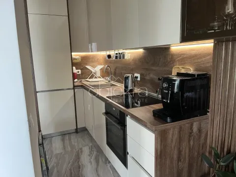 Izdavanje, stan, 54m², Tivat, Crna Gora - image 4