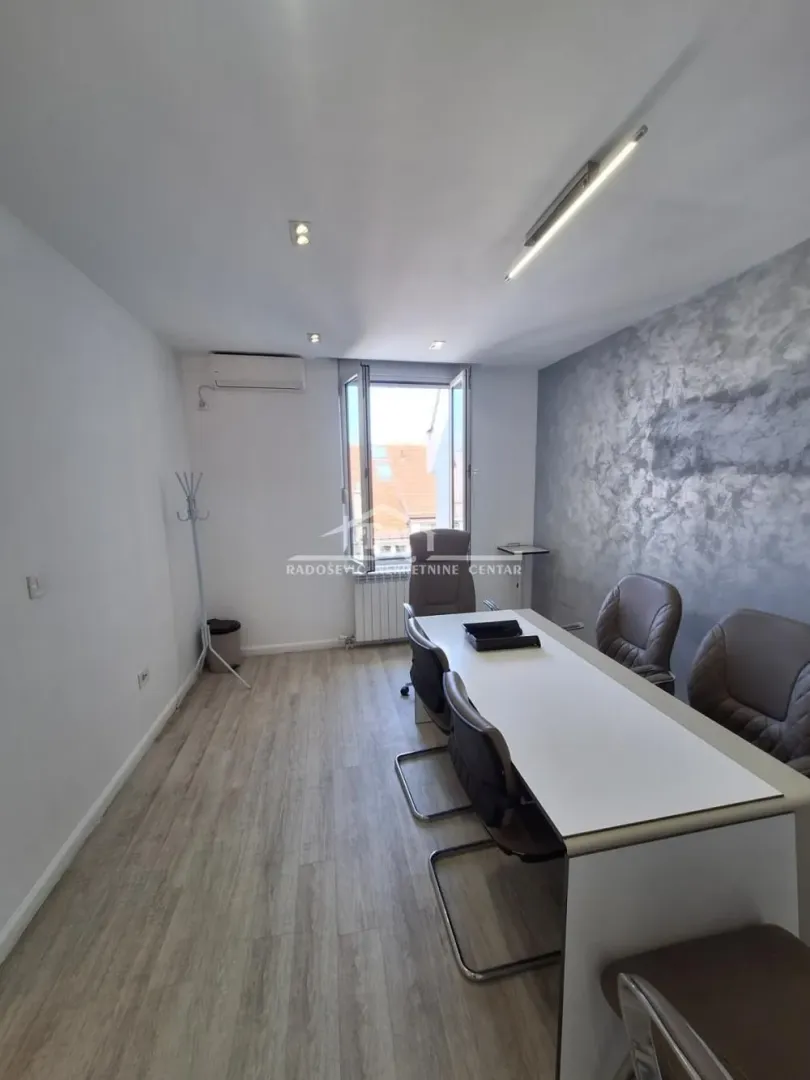 Prodaja, četvorosoban stan, 118m², Đeram Pijaca, Beograd