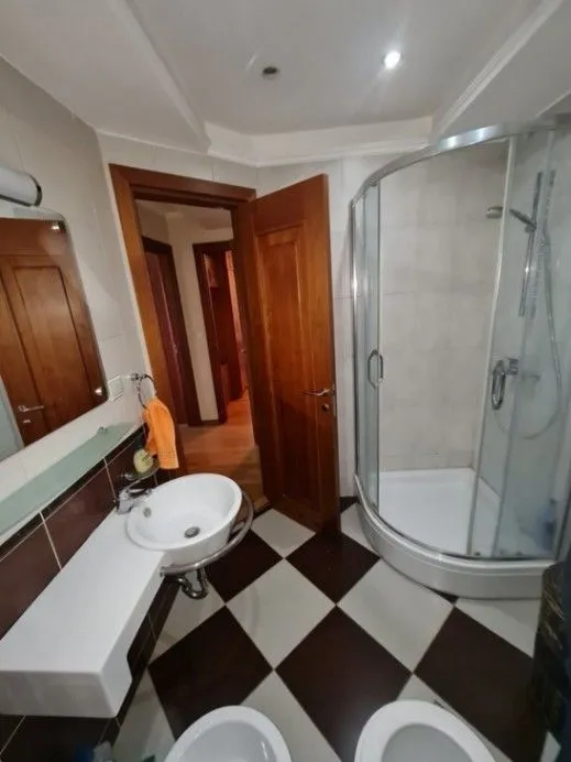 Izdavanje, dvosoban stan, 80m², Centar, Podgorica