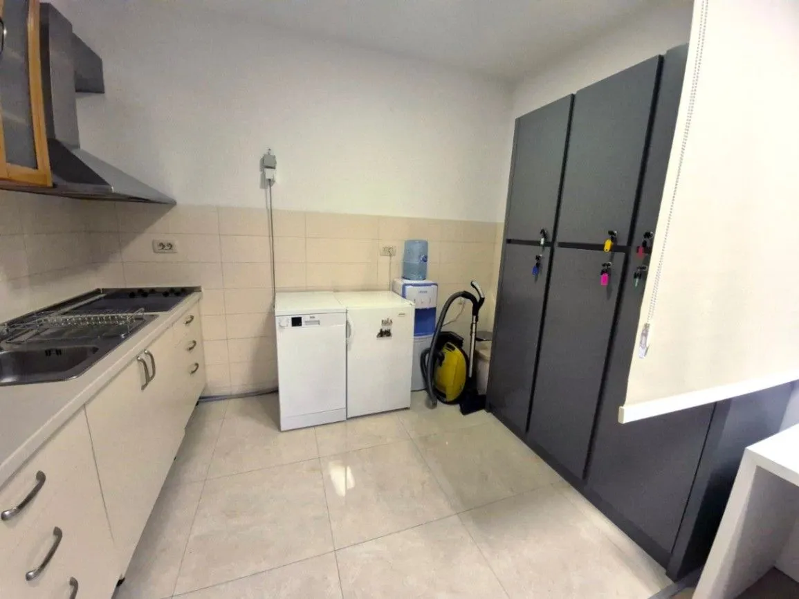 Izdavanje, poslovni prostor, 75m², City Kvart, Podgorica
