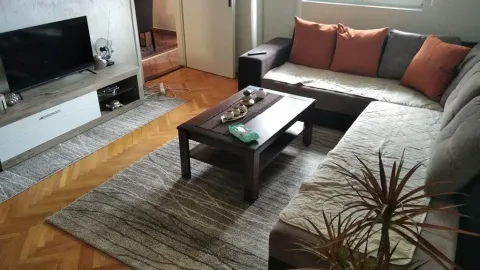 Izdavanje, dvosoban stan, 84m², Centar, Podgorica - image 2
