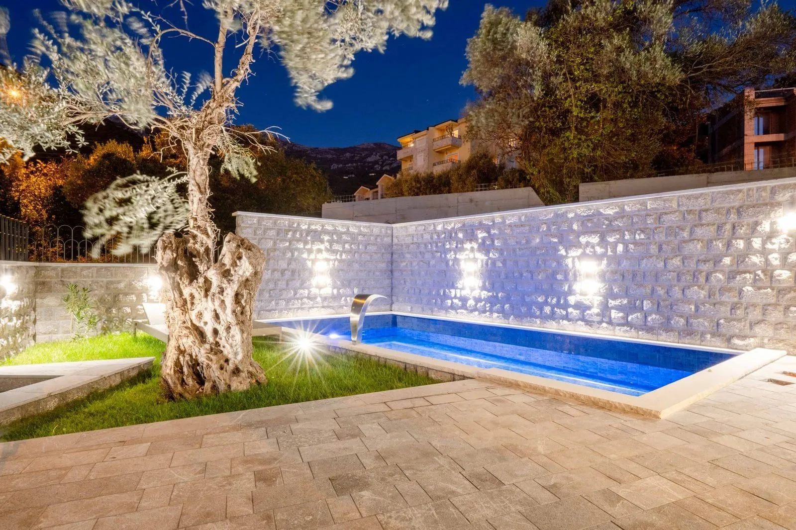 Prodaja, kuća, 240m², Kamenovo, Budva