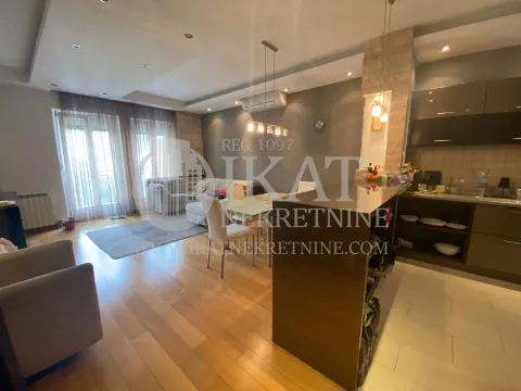 Izdavanje, trosoban stan, 95m², Savski Venac, Beograd - image 10