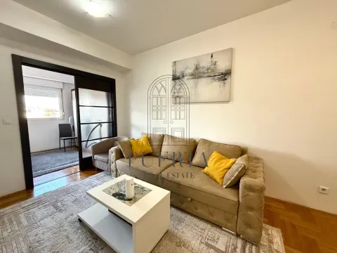 Izdavanje, jednosoban stan, 35m², City Kvart, Podgorica - image 1