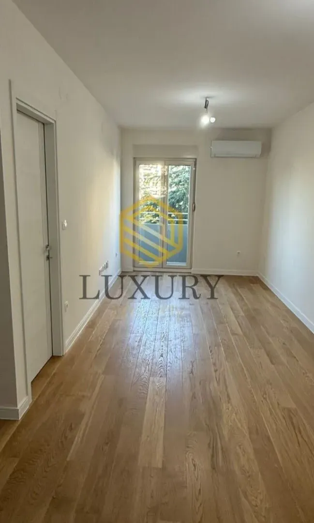 Izdavanje, jednosoban stan, 43m², Central Point, Podgorica