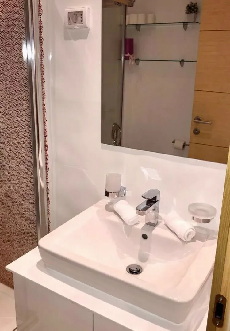 Rent, one bedroom apartment, 55m², Bulevar, Budva
