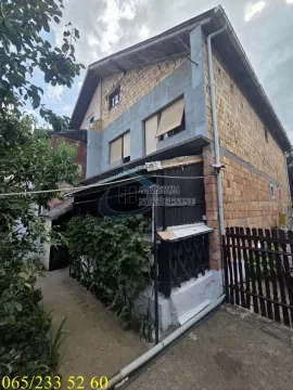 Prodaja, kuća, 240m², Centar, Inđija - image 16