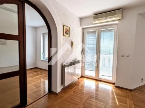 Rent, office space, 225m², Salajka, Novi Sad Sve Podlokacije - image 1