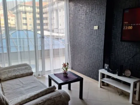 Izdavanje, jednosoban stan, 58m², Centar, Tivat