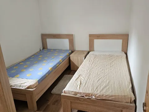 Izdavanje, dvosoban stan, 50m², Stari Aerodrom, Podgorica - image 4