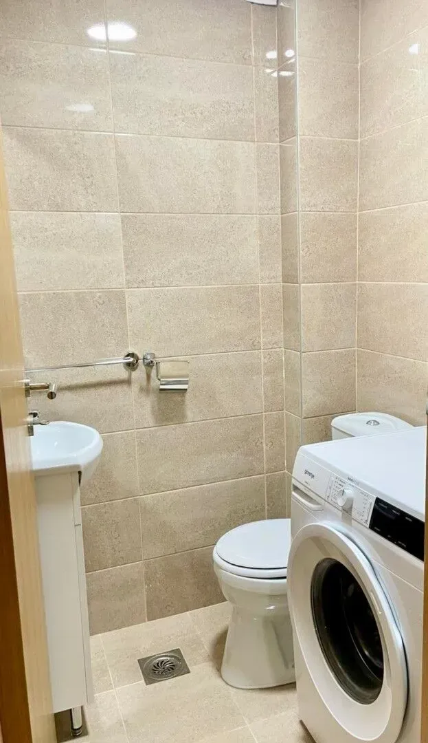 Izdavanje, dvosoban stan, 87m², Malo Brdo, Podgorica