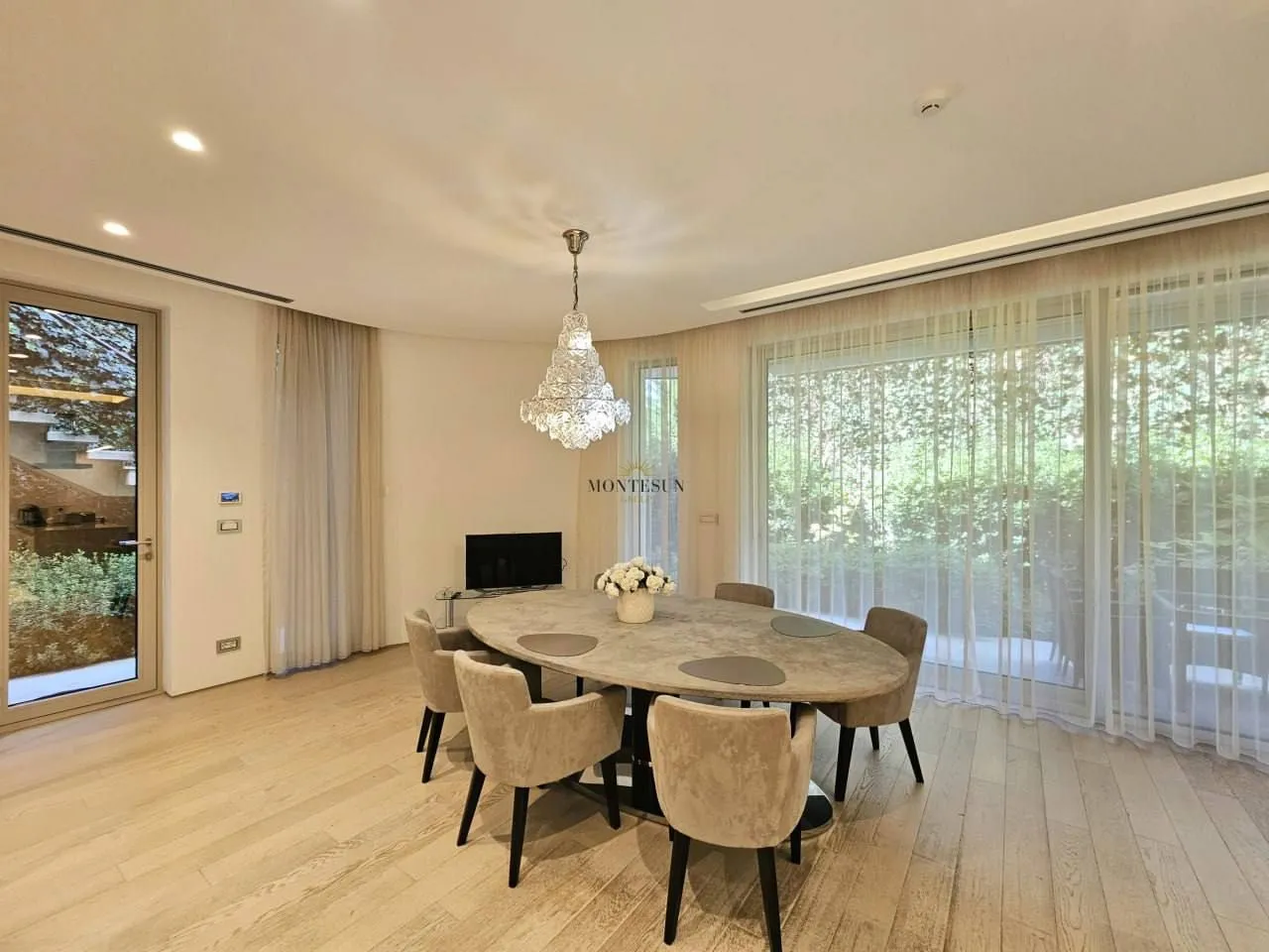 Rent, two bedroom apartment, 156m², Dukley Gardens, Budva