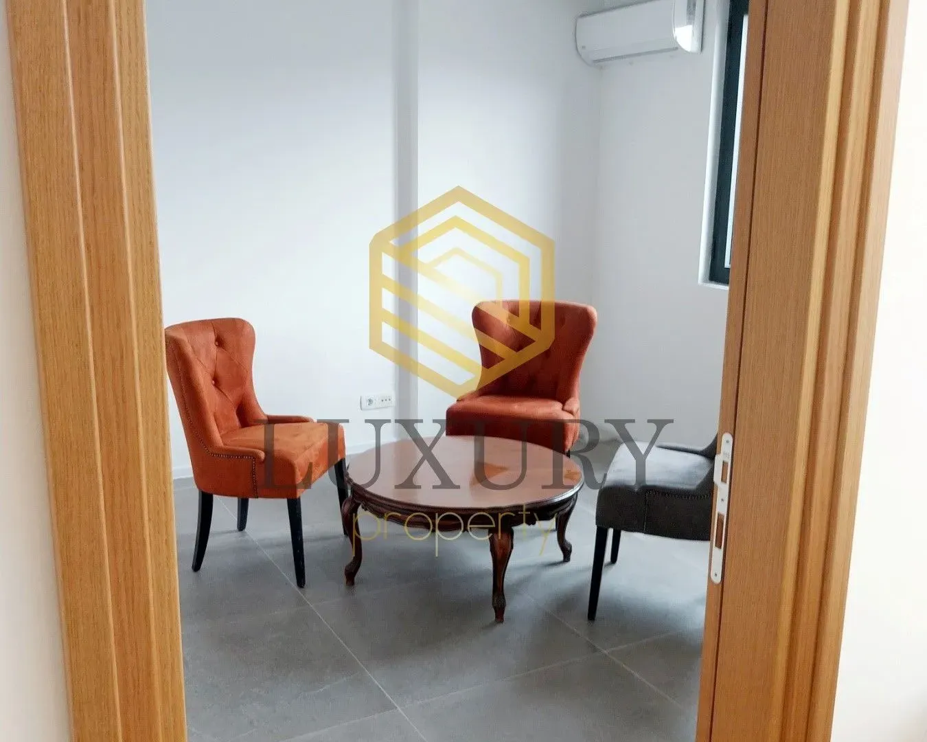 Izdavanje, poslovni prostor, 120m², Centar, Podgorica