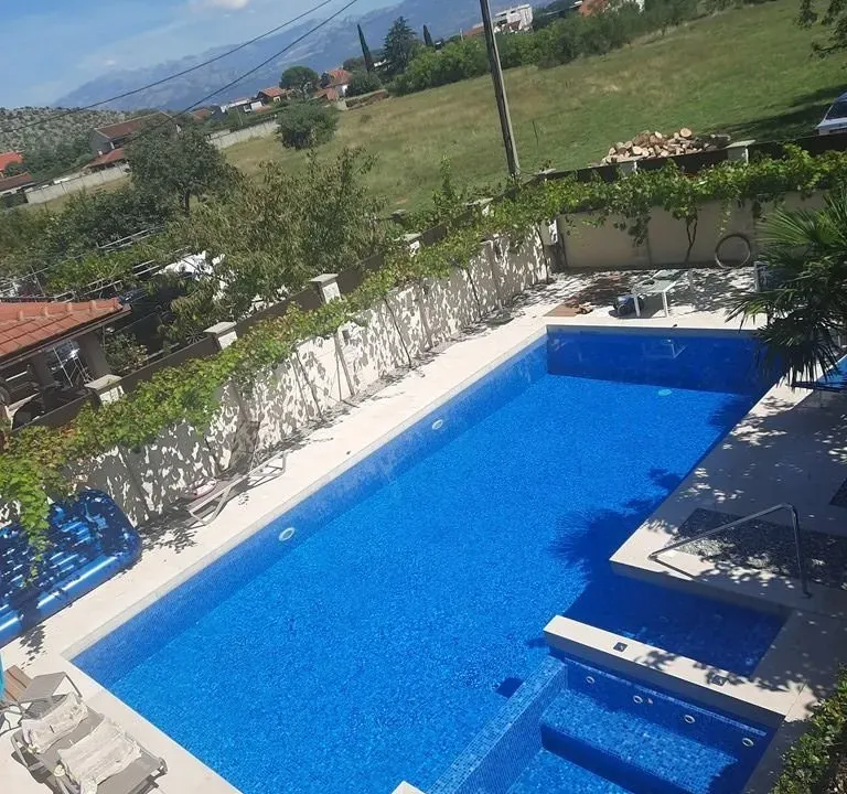 Izdavanje, kuća, 300m², Donja Gorica, Podgorica