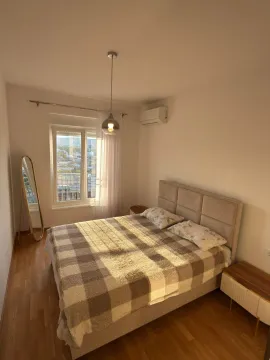 Izdavanje, dvosoban stan, 65m², Stari Aerodrom, Podgorica - image 1
