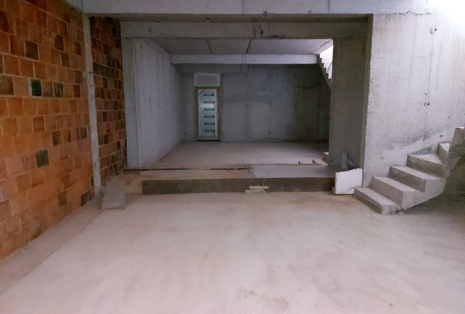 Izdavanje, poslovni prostor, 90m², Podgorica, Crna Gora