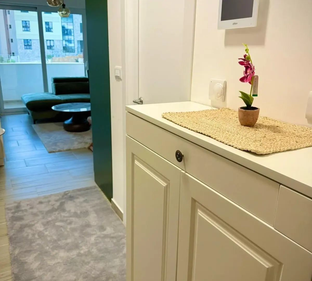 Izdavanje, garsonjera, 25m², Bečići, Budva