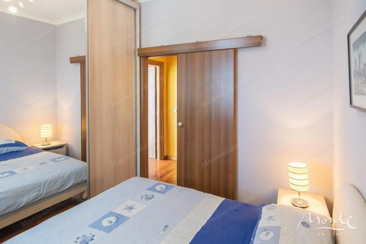 Prodaja, dvosoban stan, 42m², Đenovići, Herceg Novi