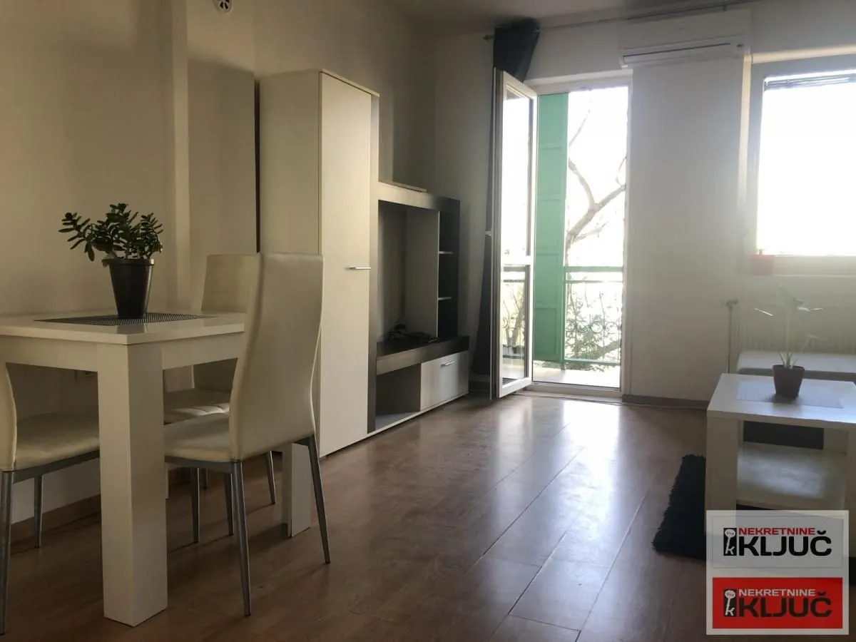 Izdavanje, garsonjera, 28m², Socijalno, Novi Sad Sve Podlokacije
