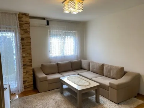 Izdavanje, jednosoban stan, 45m², Stari Aerodrom, Podgorica
