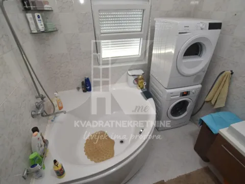 Izdavanje, kuća, 410m², Donja Gorica, Podgorica - image 21