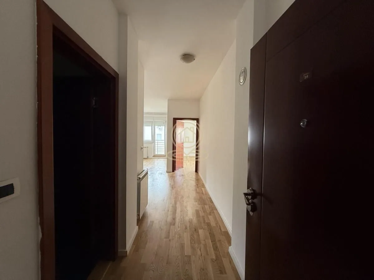Izdavanje, trosoban stan, 80m², Centar, Novi Sad