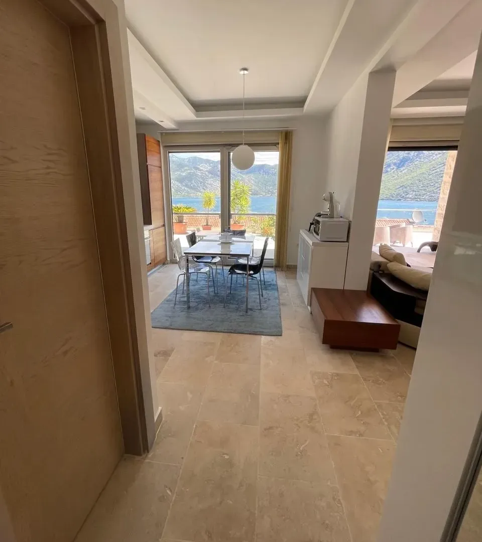 Sale, three bedroom apartment, 268m², Kostanjica, Kotor