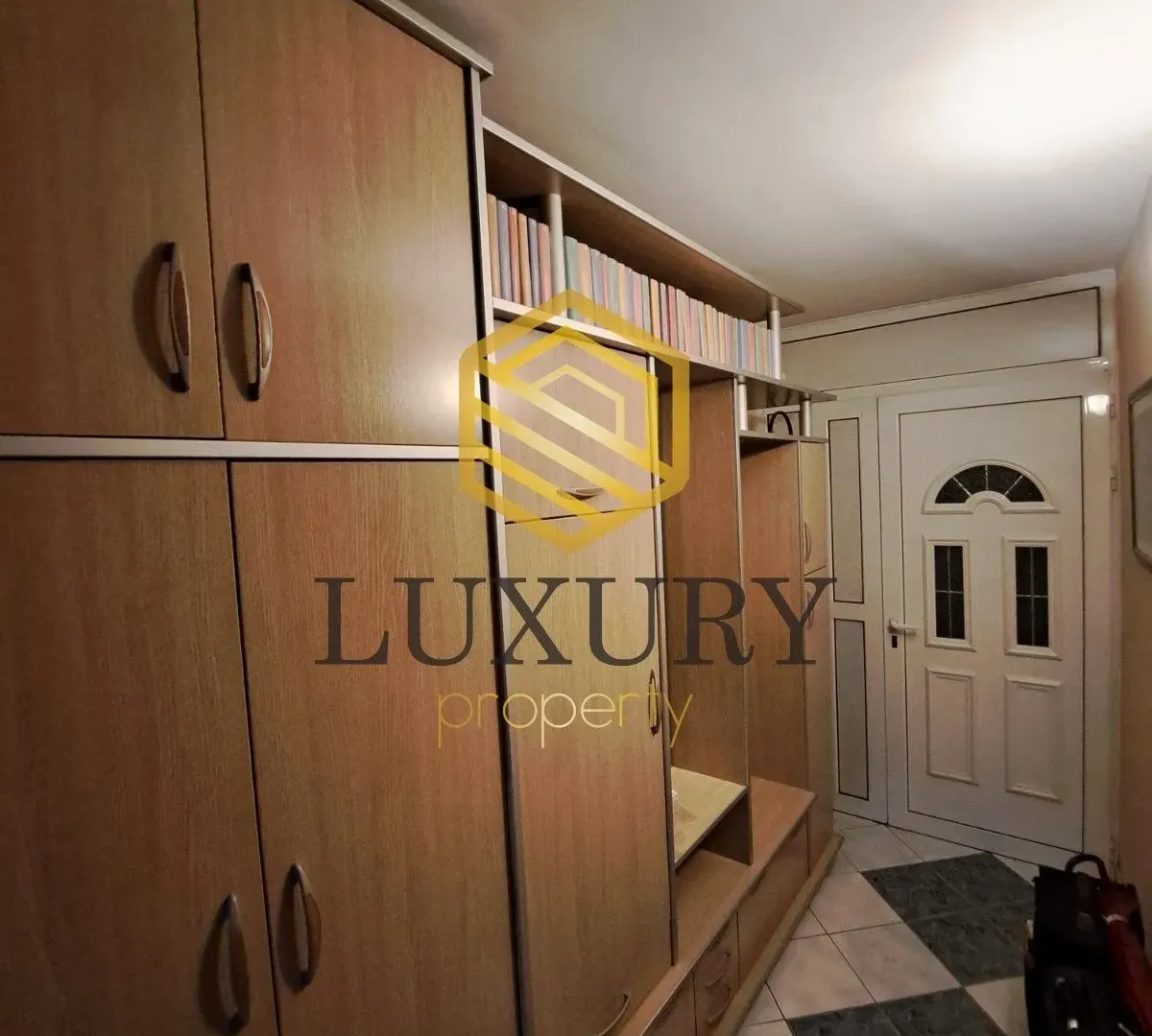 Izdavanje, jednosoban stan, 63m², Blok 6, Podgorica