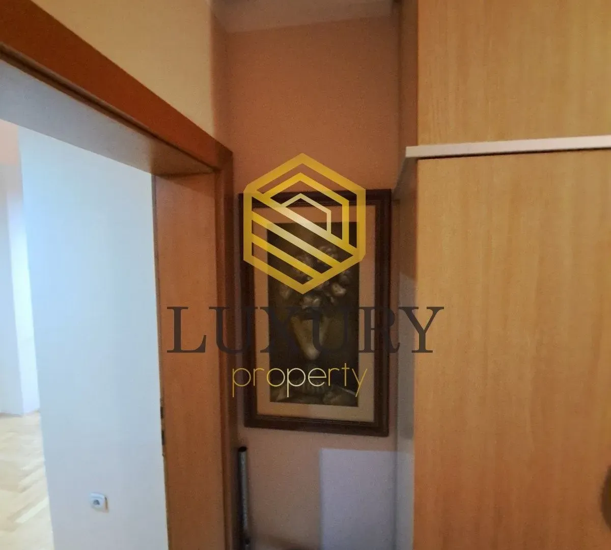 Izdavanje, jednosoban stan, 63m², Blok 6, Podgorica