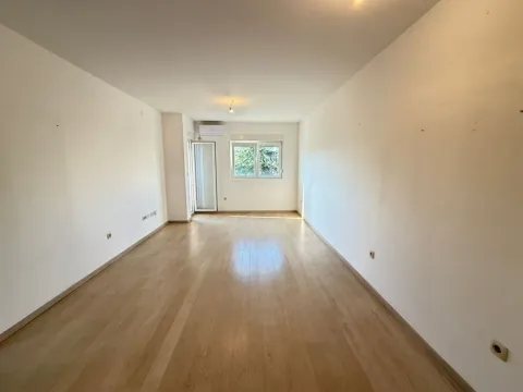 Rent, two bedroom apartment, 68m², City Kvart, Podgorica - image 2