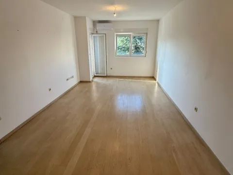 Rent, two bedroom apartment, 68m², City Kvart, Podgorica - image 3