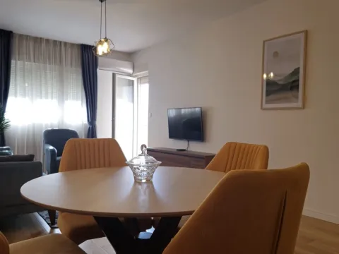 Izdavanje, jednosoban stan, 54m², Central Point, Podgorica - image 8