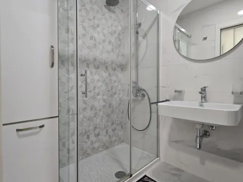 Izdavanje, jednosoban stan, 54m², Central Point, Podgorica - image 13