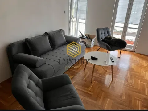 Izdavanje, jednosoban stan, 42m², City Kvart, Podgorica - image 1