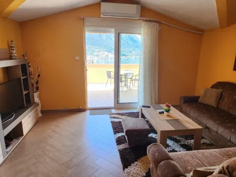 Rent, one bedroom apartment, 45m², Dobrota, Kotor - image 2