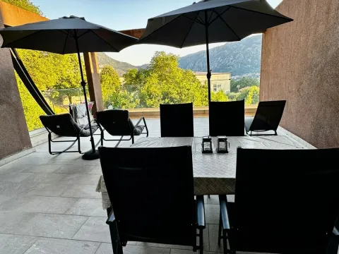 Izdavanje, jednosoban stan, 90m², Dobrota, Kotor - image 10