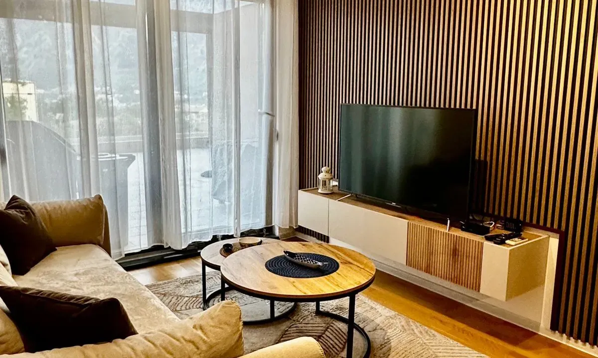 Rent, one bedroom apartment, 90m², Dobrota, Kotor