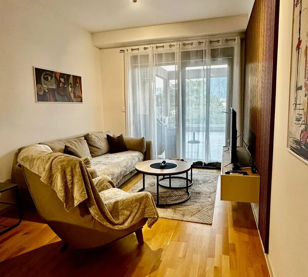 Rent, one bedroom apartment, 90m², Dobrota, Kotor