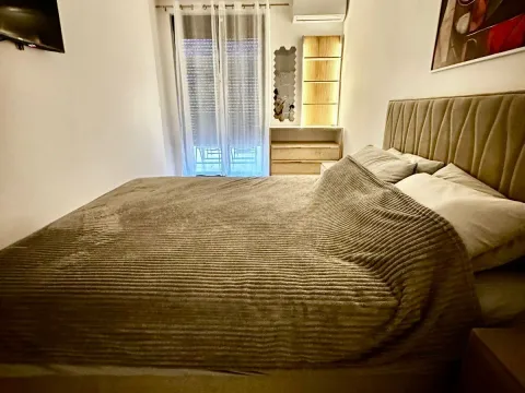 Izdavanje, jednosoban stan, 90m², Dobrota, Kotor - image 9