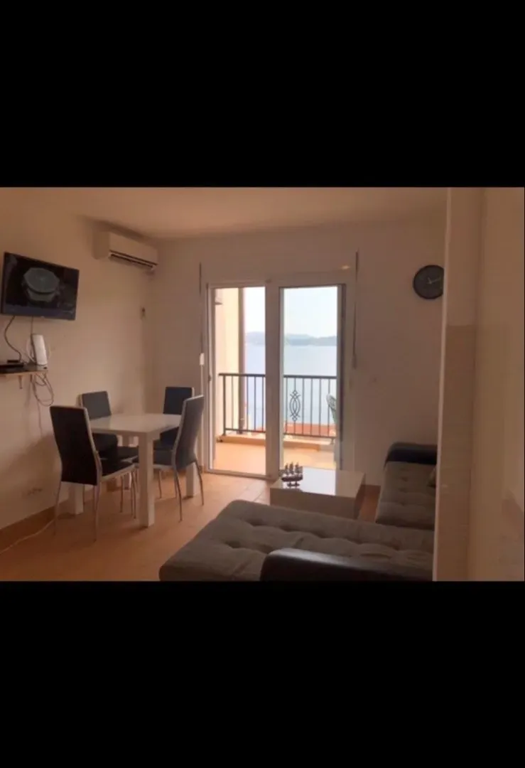 Izdavanje, jednosoban stan, 40m², Bijela, Herceg Novi