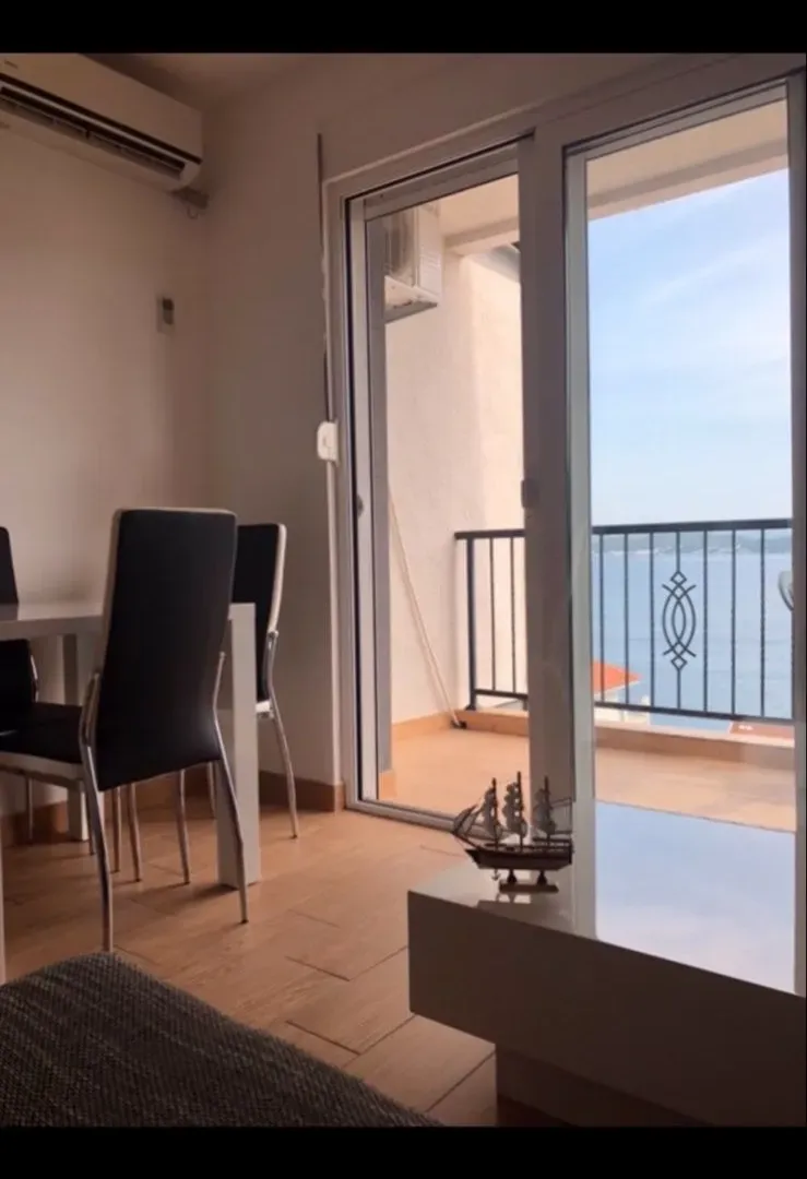 Izdavanje, jednosoban stan, 40m², Bijela, Herceg Novi