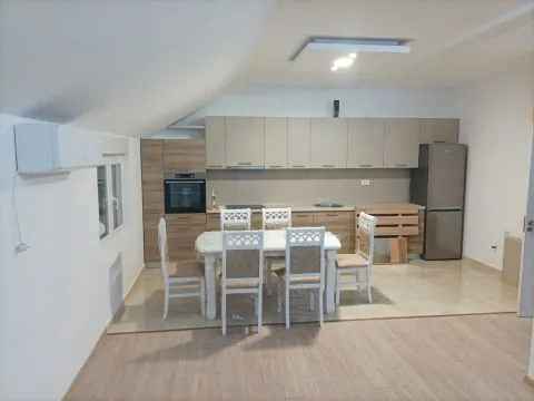 Izdavanje, trosoban stan, 120m², Malo Brdo, Podgorica - image 2