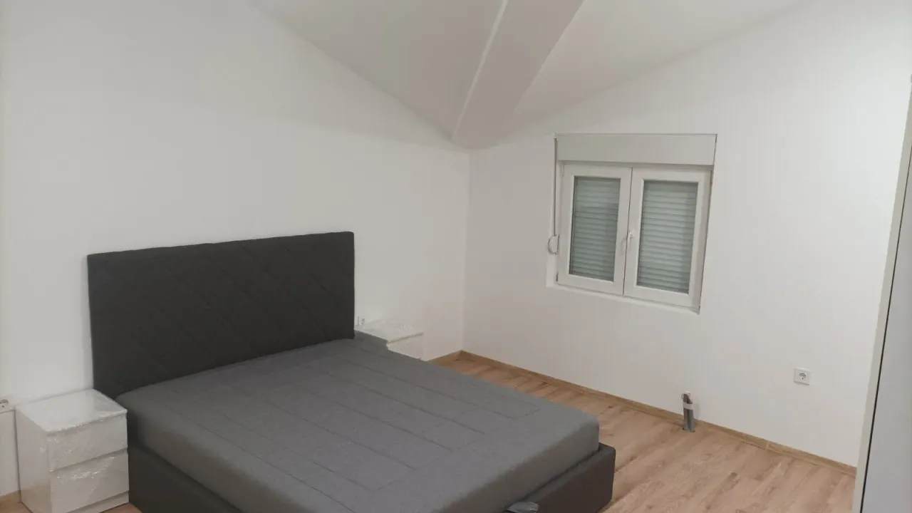 Izdavanje, trosoban stan, 120m², Malo Brdo, Podgorica