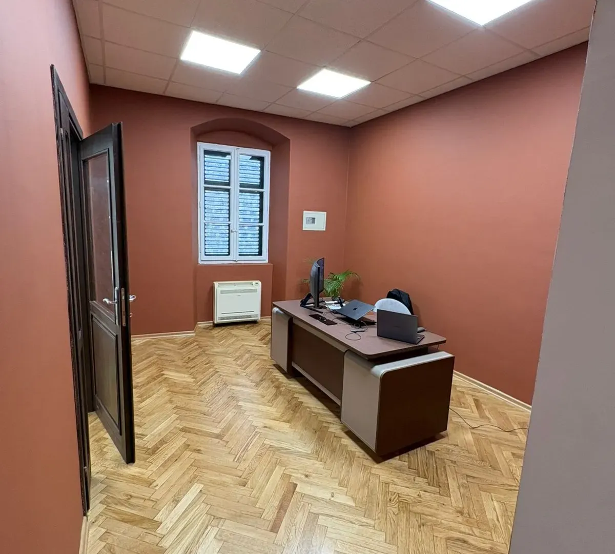Rent, office space, 55m², Stari Grad Kotor, Kotor