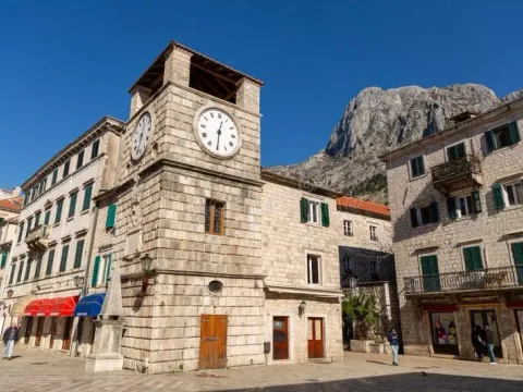 Rent, office space, 55m², Stari Grad Kotor, Kotor - image 1