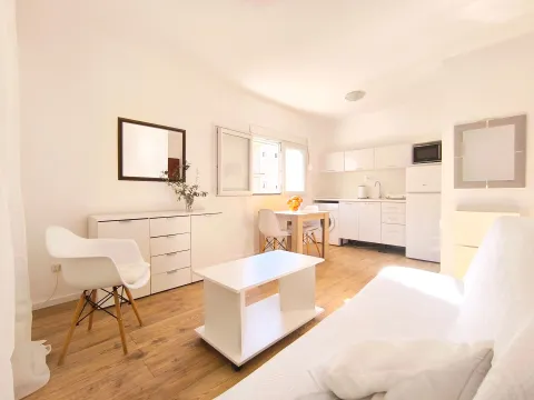 Rent, one bedroom apartment, 35m², Lazi, Budva - image 3