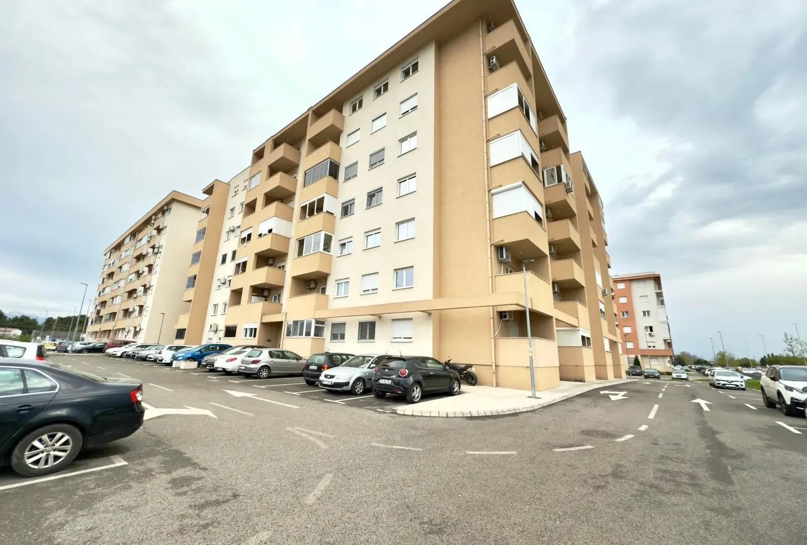 Izdavanje, jednosoban stan, 40m², Tuški Put, Podgorica