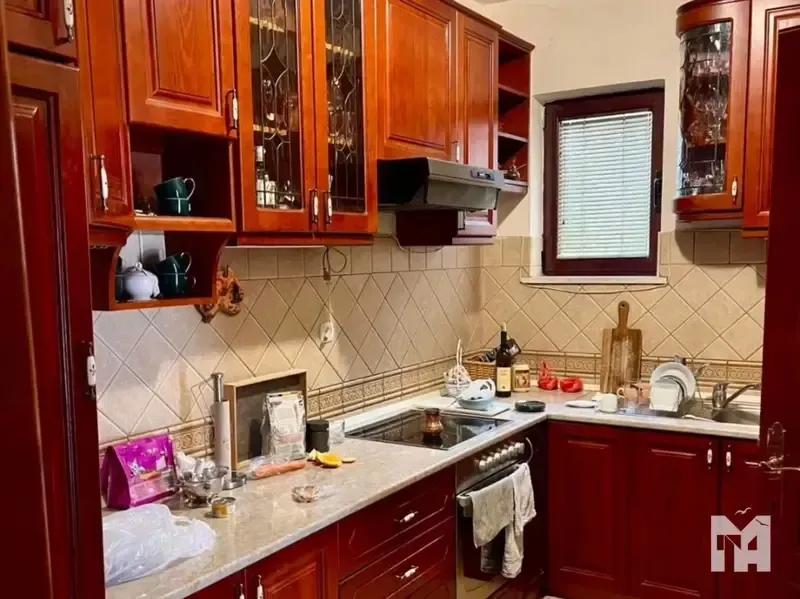 Izdavanje, kuća, 270m², Zagorič, Podgorica