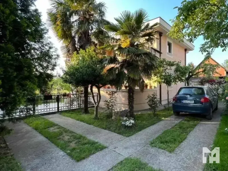 Rent, house, 270m², Zagorič, Podgorica