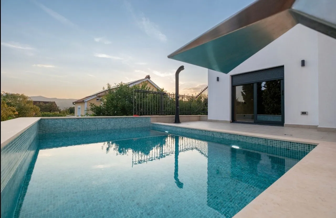 Rent, house, 180m², Donja Gorica, Podgorica